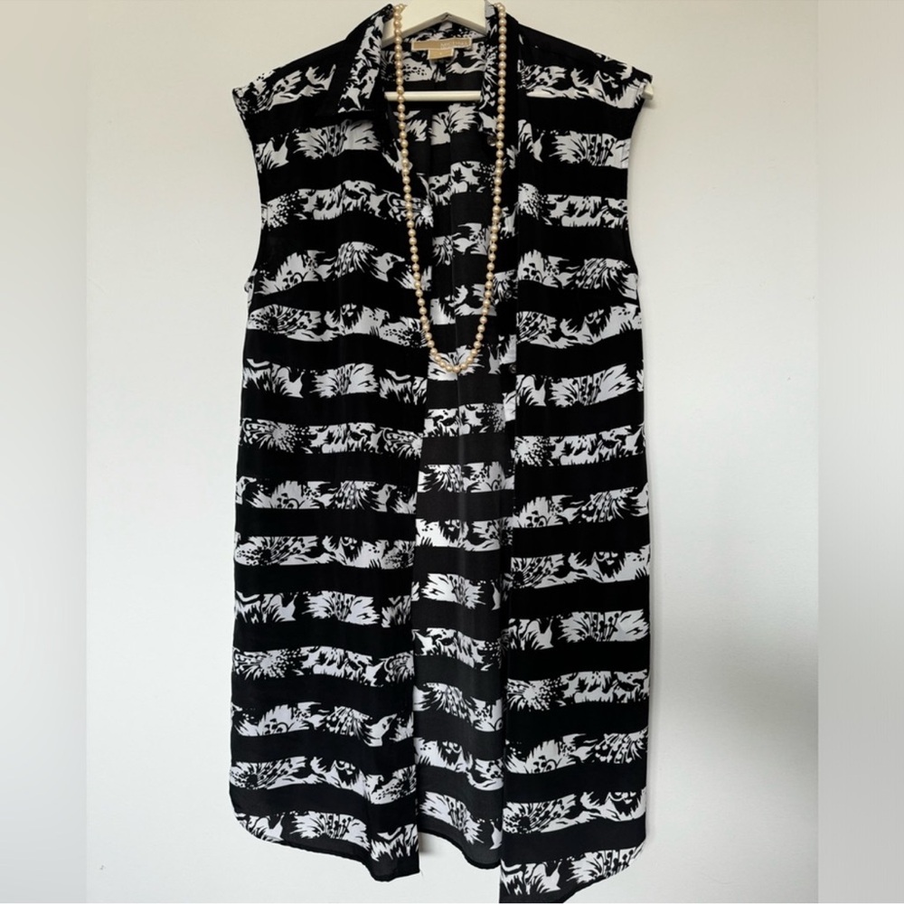 Michael Kors Button Down Sleeveless Dress Tunic
White And Black Size: US 6